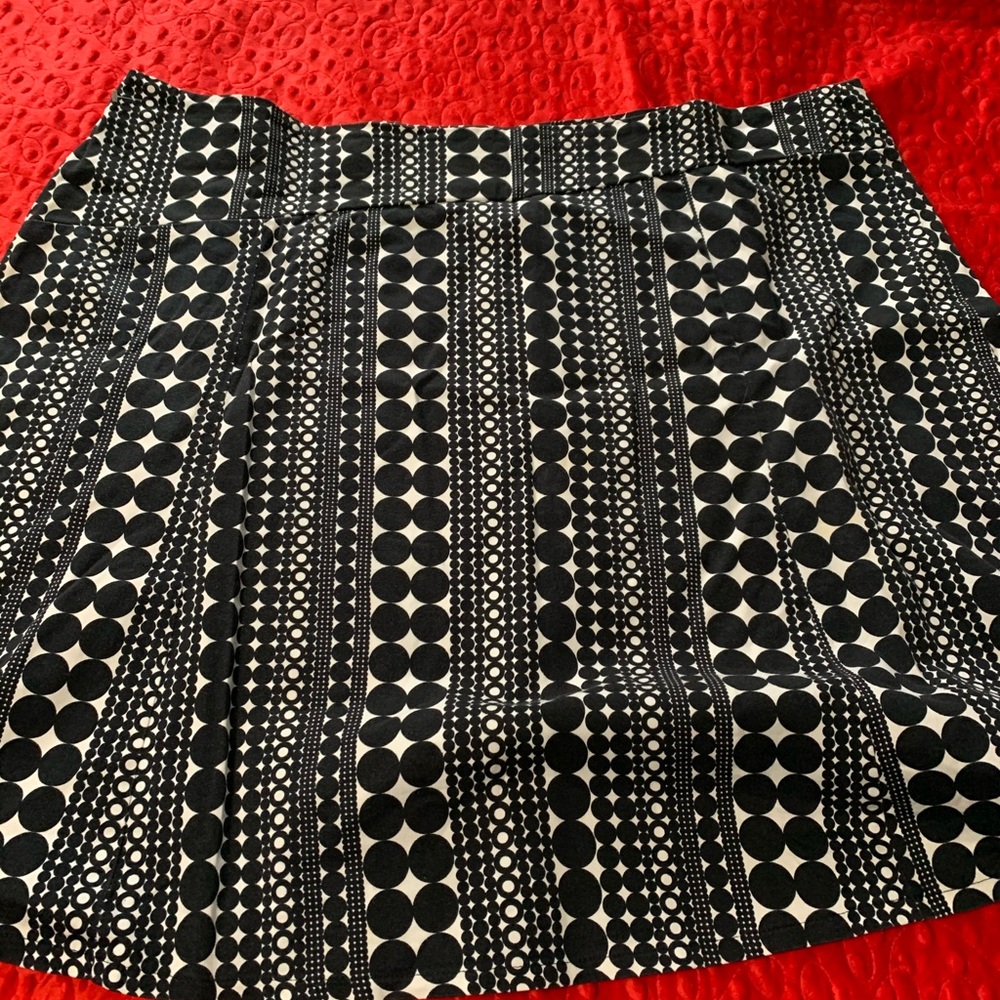 Skirt black and white. Like new